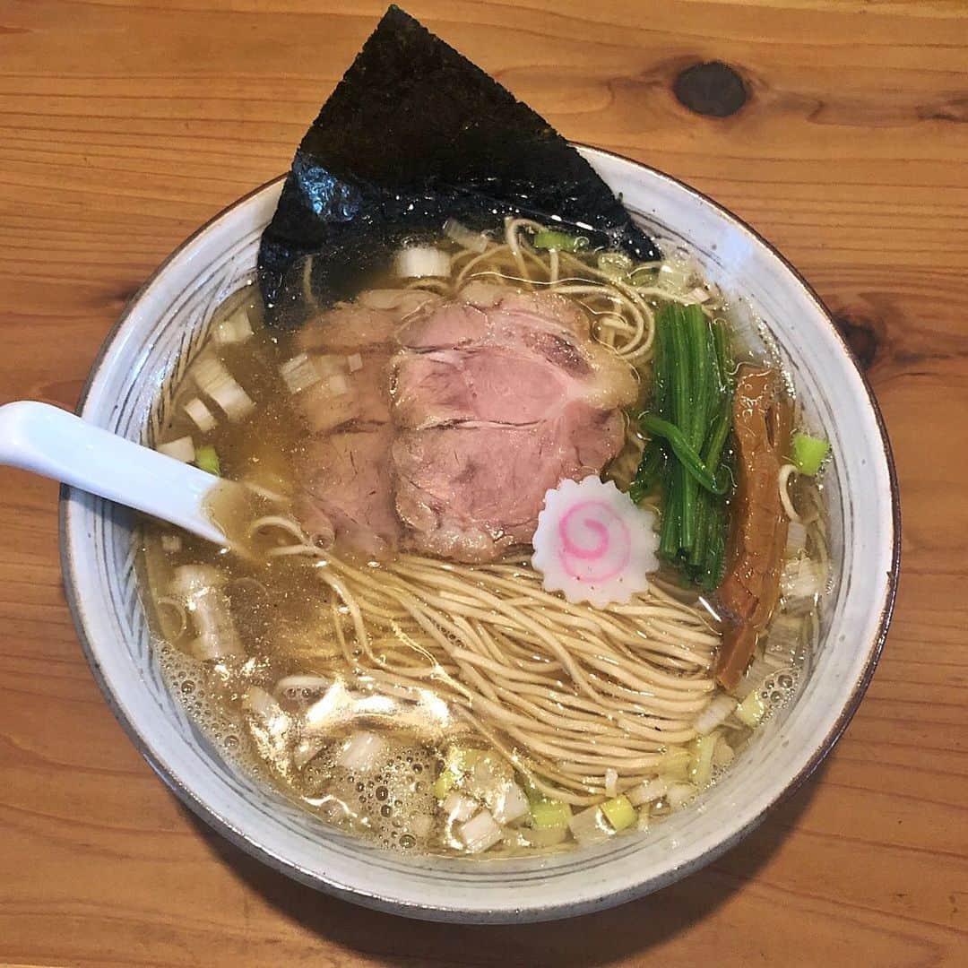 Ayuminさんのインスタグラム写真 - (AyuminInstagram)「🍜だし 麺 未蕾🍜 蒲郡にある人気ラーメン店、未蕾さん🤩 ラーメンプロ🍜ゆうきさん激推しラーメン👏 . ☑️だしそば  しお ☑️和え玉(ハーフ) 煮干しのダシがきいてて美味しかった❣️ 麺はかためが好きだからすごく好みでした😍 . そして名物の和え玉に感動💓 下のタレと絡めてそのまま食べても ラーメンの汁と一緒食べても！！ 私はそのままが好みでペロリでしたわ🤩← . そして外観だけ見たらラーメン屋さんというより お洒落カフェで店内も落ち着く雰囲気でした❤️ @dashi_men_mirai @yuki9632 @bupetasu . スタバクイーン👸🏼メインアカウント ➡︎ @ayumin0220stb * * #だし麺未蕾#未蕾 #蒲郡ラーメン#蒲郡ランチ#蒲郡グルメ#蒲郡#名古屋ラーメン #名古屋ディナー#名古屋グルメ#名古屋ランチ #インスタグルメアワード2019#あいなご#ナゴレコ#グルメライター」8月28日 11時50分 - ayumin0220