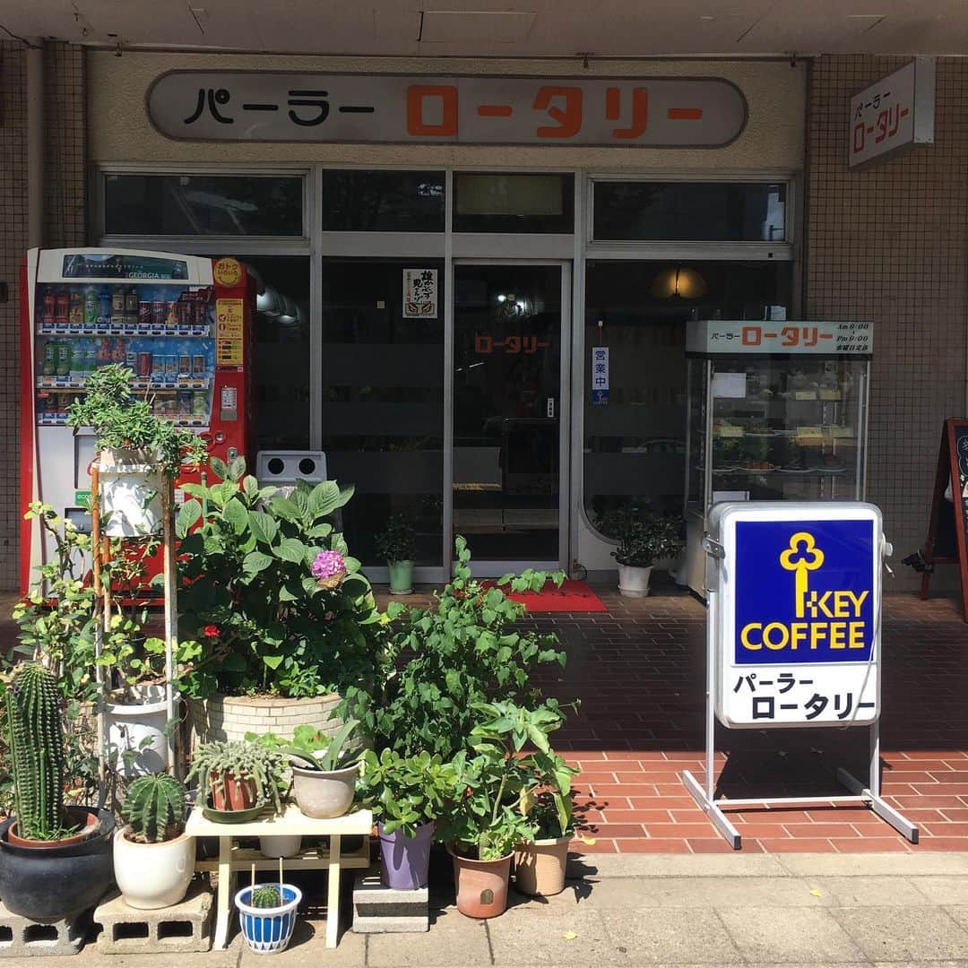 能町みね子さんのインスタグラム写真 - (能町みね子Instagram)「#喫茶メモ 多摩東中神駅前 パーラーロータリー/ ミルクセーキなし/ 「パ」の字が好き。サンプルケースもよい」8月28日 12時00分 - nmcmnc