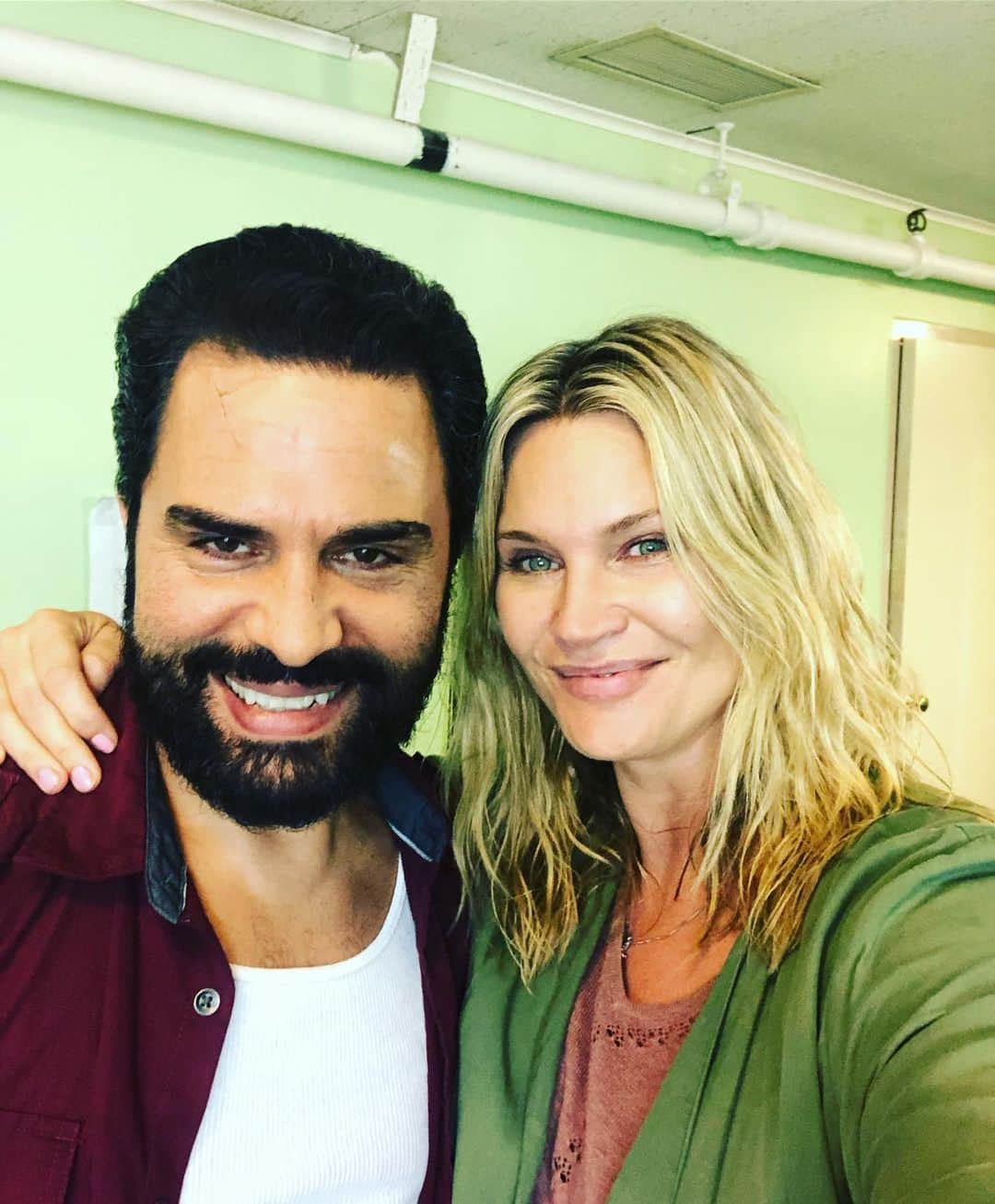 ナターシャ・ヘンストリッジさんのインスタグラム写真 - (ナターシャ・ヘンストリッジInstagram)「Can’t say enough about this amazing actor @mannyperez1 what an absolute treat working with you.... didn’t have to act only react!! The sweetest and most professional, what a combo #blindsidedmovie」8月28日 12時04分 - natashahenstridge