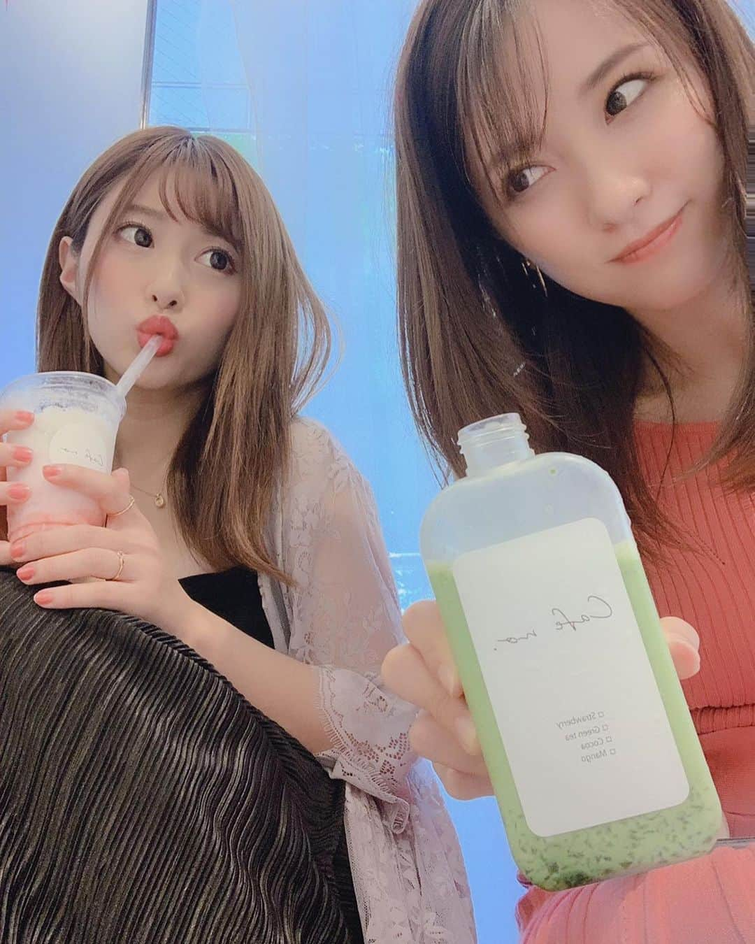 成瀬心美さんのインスタグラム写真 - (成瀬心美Instagram)「🍓 . . この間大阪に行った時 帰る前に おしゃかわドリンクなお店に 行ってきたよー！！ . . 前にファンの子にも 差入れで頂いたことあるんだけど お店に行っても やっぱり可愛かったーーー❤️ . . タピオカも良かったけど 暑すぎたので さっぱりした ヨーグルトシェイクにした☺️ . . 色んな壁がフォトスポットで 楽しいお店でした😘 . . #cafe #no #osaka #drink #shake #photospot #instapic #instagood #instafood #instagram #followｍe #女子旅 #大阪 #インスタ映え」8月28日 12時04分 - coco3ndazo