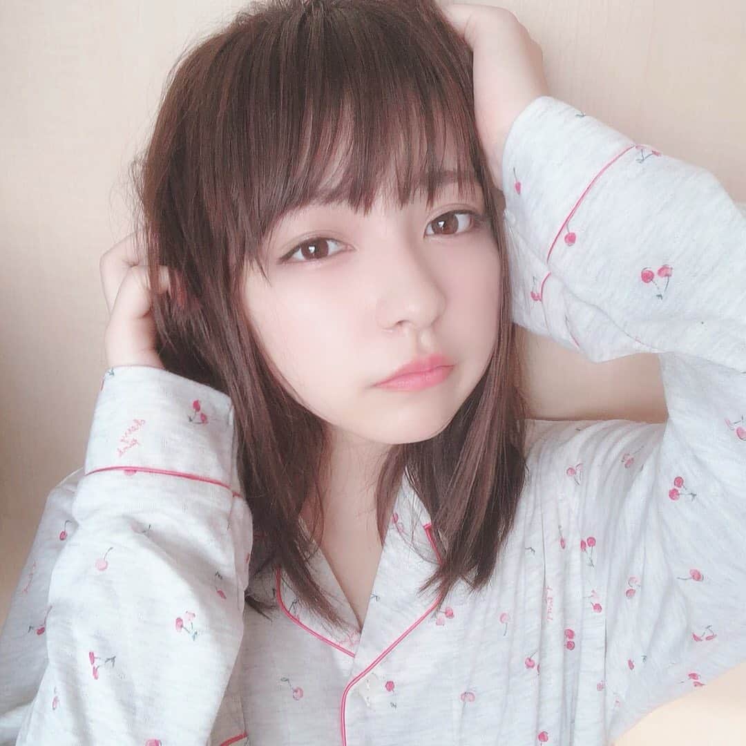 十味さんのインスタグラム写真 - (十味Instagram)「寝癖😐 #寝起き #パジャマ #十味」8月28日 12時16分 - toomi_nico