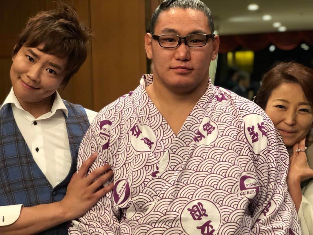 楽しんごさんのインスタグラム写真 - (楽しんごInstagram)「立浪部屋さんの祝勝会にてなんと僕 歌わせて頂きました！！！ すっごく有意義な時間でしたーw  #立浪部屋 #楽しんご #名古屋観光ホテル」8月28日 12時38分 - tanoshingo.official