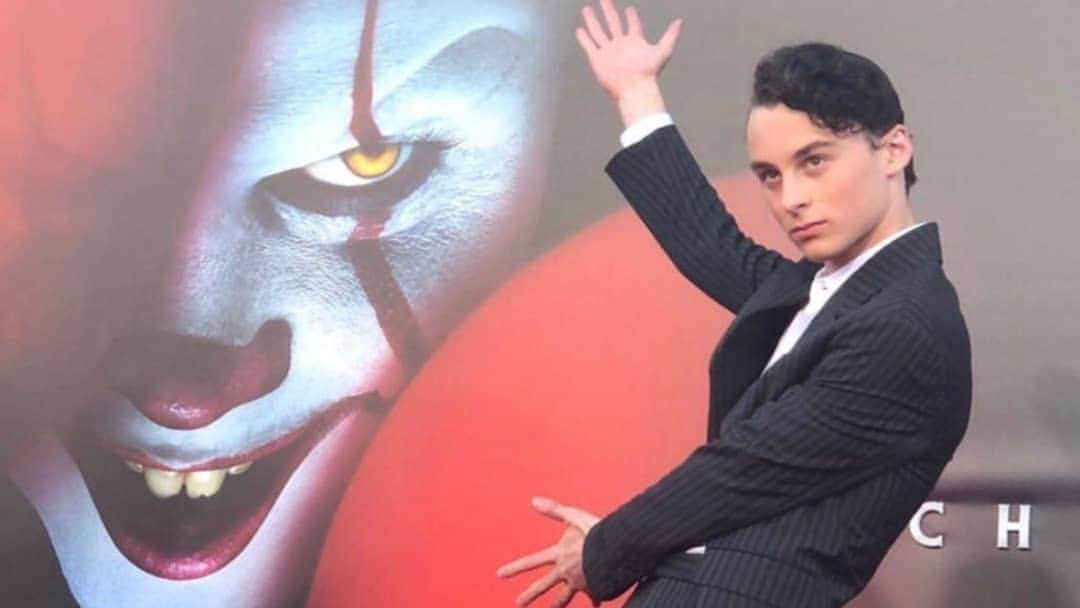 ワイヤット・オレフのインスタグラム：「Last night was truly magical. I cant thank everyone enough for everything. I am so proud to have been on this journey with you all. It's been life changing, and it's certainly something that will stay apart of me for the rest of my life. Thank you to the cast, crew, and to the fans. Thank you for seeing our movie. Love you all! (Thanks for the suit @prada)」