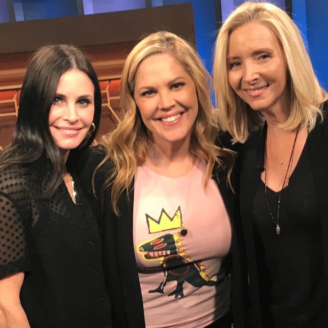 メアリー・マコーマックのインスタグラム：「Call me Rachel.  Watch this friends reunion on 25 Words or Less!  @courteneycoxofficial @lisakudrow @25wordsorlesstv @friends @friends reunion  #friendsreunion #friends」