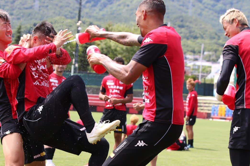 ジェイ・ボスロイドさんのインスタグラム写真 - (ジェイ・ボスロイドInstagram)「Today we had a hard day training! We have a big game in Kobe Saturday and we focus on the win, train as you play everyday💪🏽! Always hardwork and dedication give us the best possible chance for those 3pts  #consadole#team#together#win#belief#determination#striveforgreatness#blessed#hardwork#dedication#soccer#football#training#japan#jleague#adidas#adidastokyo」8月28日 18時39分 - jaybothroyd