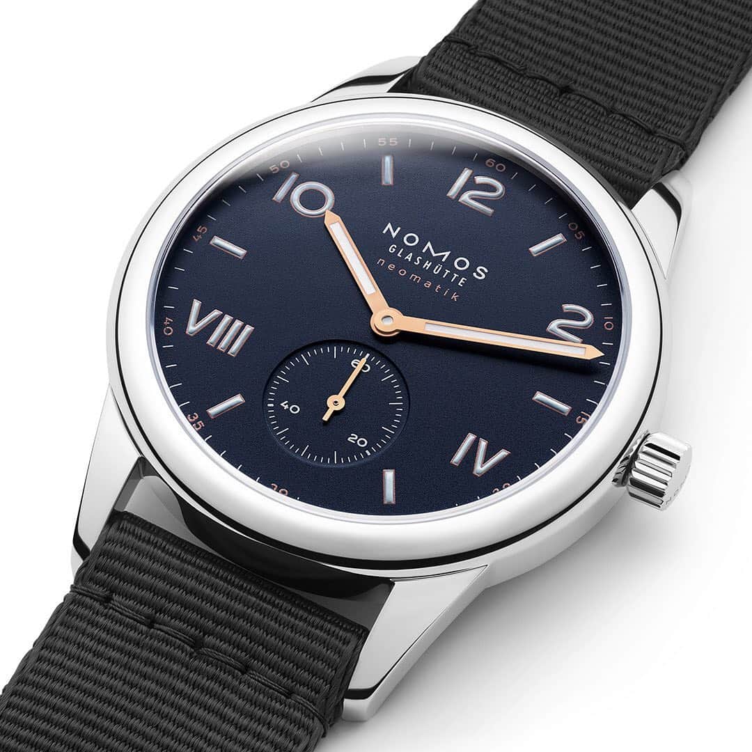 のインスタグラム：「The right watch to kick-start a career: Club Campus neomatik 39 midnight blue. Its dark dial and rose gold hands cannot fail to appeal—and its stainless steel back has place for a personalized message, which is complimentary with every Club Campus watch. #nomos #nomosclub #watch #watches #watchesofinstagram #watchfam #watchuseek #watchlove #watchmania #watchlove #clock #horology #timepiece #timepieces #mechanicalwatch #automaticwatch #wristwatch」