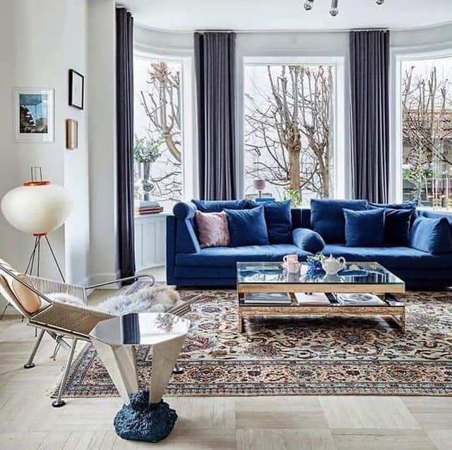 eilersenさんのインスタグラム写真 - (eilersenInstagram)「Perfect living room situation, in the home of @cathdelichtenberg with the Cocoon sofa.⁠ Photo by @bobedredk⁠ •⁠ •⁠ • ⁠ #eilersen #eilersenfurniture #myeilersen #cocoon⁠ #interiordesign #design #homedecor #sofa #danishdesign #inredning #hem #interiør #interiorlovers #interior123 #interiordesign #modernliving #minimalism #nordiskehjem #furniture #interiors #craftsmanship #luxurylifestyle #home #designinterior #livingroominspo #stue #livingroom⁠」8月28日 13時30分 - eilersen