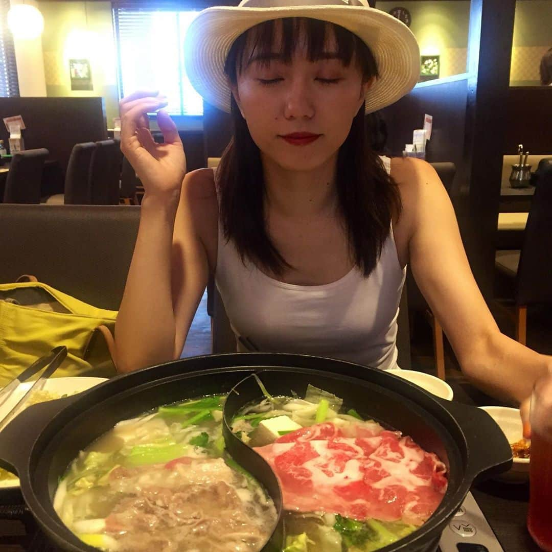 みうなさんのインスタグラム写真 - (みうなInstagram)「しゃぶしゃぶランチ🐷🐮 #無加工でお届けします #ハッピー #体調復活 #豚肉 #牛肉」8月28日 13時30分 - miuna_saito