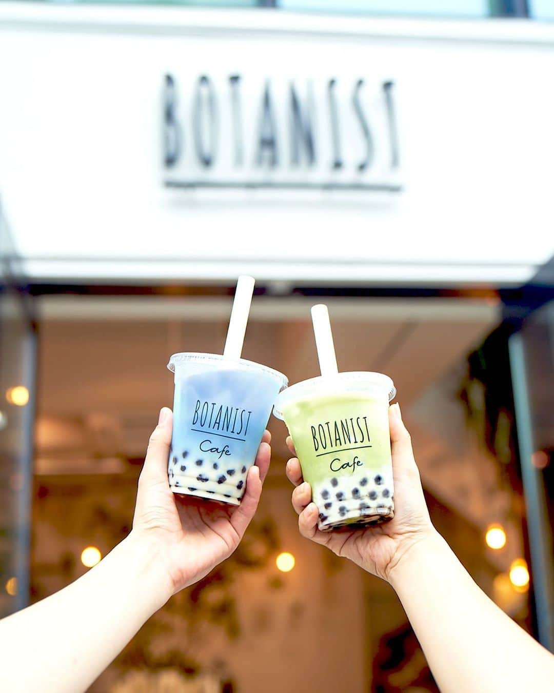 BOTANIST GLOBALさんのインスタグラム写真 - (BOTANIST GLOBALInstagram)「Limited 100 cups a day! Our popular summer limited Butterfly Pea Soy Milk Tea and Matcha Milk Tea tapioca drinks are available until 31st August. Grab your choice of drink by our tea stand outside the shop!  An instagrammable drink that are sure to please most avid tapioca drinkers. The Butterfly Pea Soy Milk Tea drink is also vegan-friendly!  Try them before they disappear!  Stay Simple. Live Simple.  #BOTANIST ⠀ ⠀ 🛀@botanist_official 🗼@botanist_tokyo 🇨🇳@botanist_chinese 🇰🇷@botanist_korea」8月28日 13時33分 - botanist_global