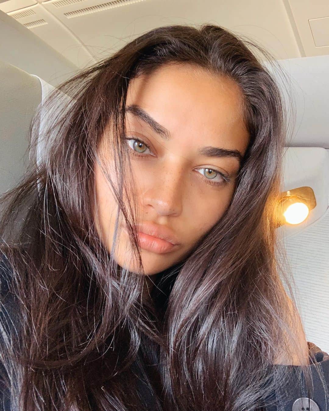 シャニーナ・シャイクのインスタグラム：「Morning flight back home .... although I’m truly sad my vacay had to end. I’m excited to get home and get back to work. Always take some time for yourself it’s good for the soul  xx」