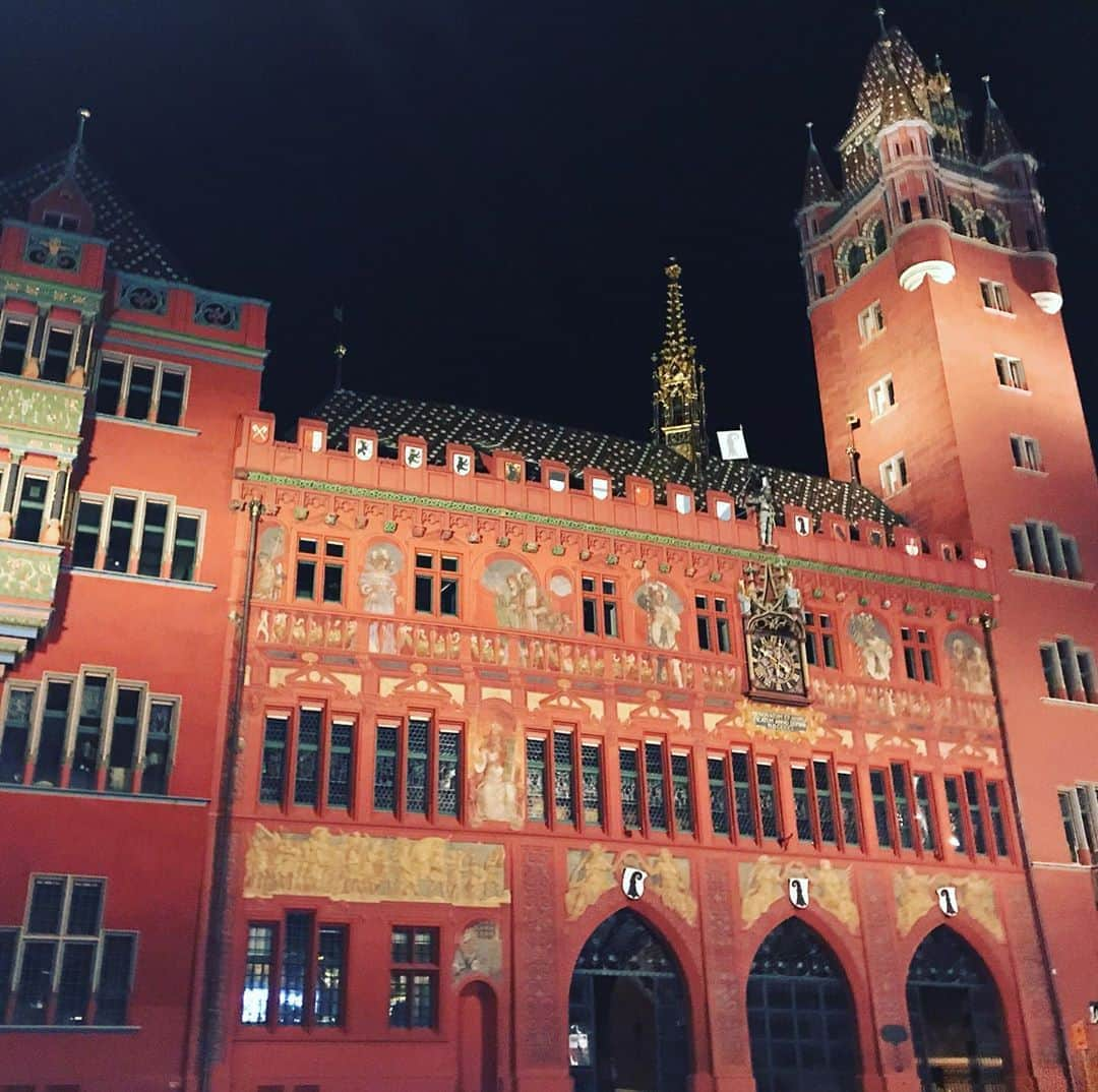 寺川綾さんのインスタグラム写真 - (寺川綾Instagram)「世界バドミントン🇨🇭 日本勢の活躍、本当に本当に素晴らしかったです🇯🇵 この結果でも、納得できない様子の選手も中にはいました。 だからこそ、個々の選手のレベルが高くなり、チーム全体のレベルも上がっていくんだな、、とつくづくバードジャパンの意識の高さを実感。 来年のオリンピック、楽しみです💪💪💪 #世界バドミントン #スイスバーゼル #桃田選手おめでとうございます㊗️ #永原松本ペアおめでとうございます㊗️ #報道ステーション #小椋久美子さん #めちゃめちゃお世話になりました🙇‍♀️ #バドミントン初の地上波🙌 #スタッフさん多くて写真に入りきらず😭 #お世話になりました🙇🏻‍♀️」8月28日 13時47分 - terakawaaya_official