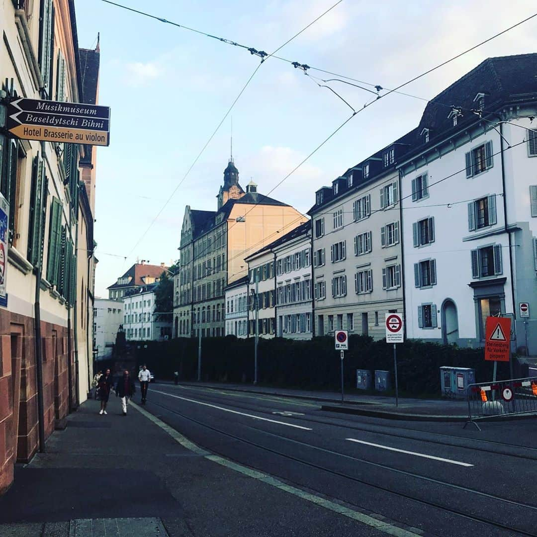 寺川綾さんのインスタグラム写真 - (寺川綾Instagram)「世界バドミントン🇨🇭 日本勢の活躍、本当に本当に素晴らしかったです🇯🇵 この結果でも、納得できない様子の選手も中にはいました。 だからこそ、個々の選手のレベルが高くなり、チーム全体のレベルも上がっていくんだな、、とつくづくバードジャパンの意識の高さを実感。 来年のオリンピック、楽しみです💪💪💪 #世界バドミントン #スイスバーゼル #桃田選手おめでとうございます㊗️ #永原松本ペアおめでとうございます㊗️ #報道ステーション #小椋久美子さん #めちゃめちゃお世話になりました🙇‍♀️ #バドミントン初の地上波🙌 #スタッフさん多くて写真に入りきらず😭 #お世話になりました🙇🏻‍♀️」8月28日 13時47分 - terakawaaya_official