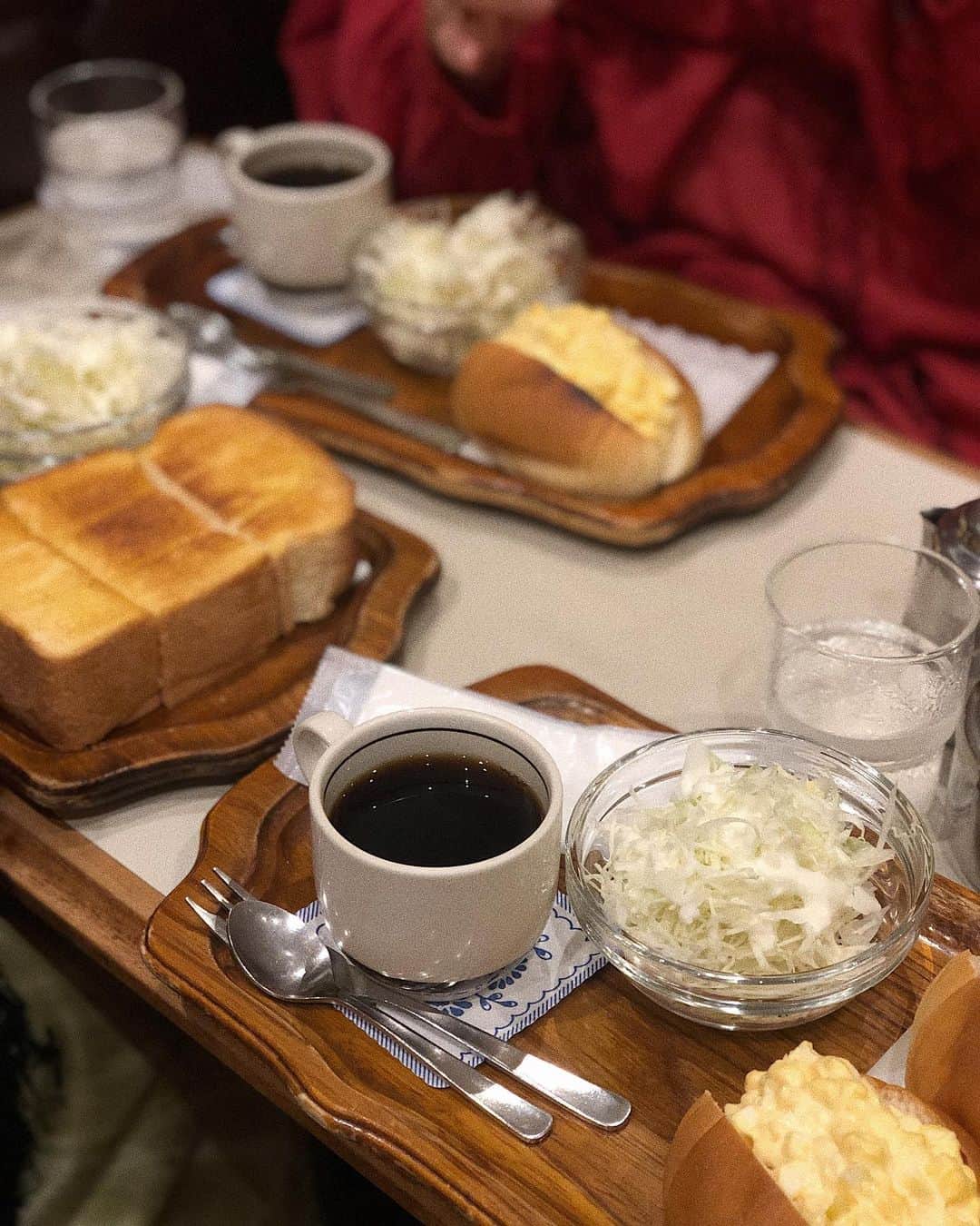佐藤香菜さんのインスタグラム写真 - (佐藤香菜Instagram)「いま34歳のわたしが こうやって1年ずつ歳を重ねていけたらと そう思っているお2人と、 大好きな純喫茶「らんぶる」で 世界の国々の旅話を聞いたり、お話できて いい時間を過ごせました☕️ ここ最近、毎日大好きな人に会ってるなぁ☺️ . @houseoflotuskaren  @kuriko_kuri」8月28日 14時05分 - kana__sato622
