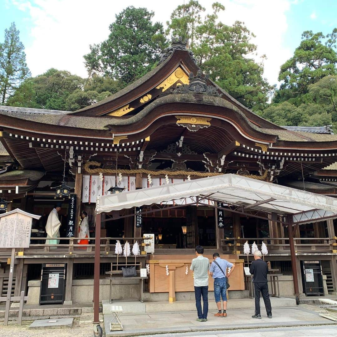 三木道三さんのインスタグラム写真 - (三木道三Instagram)「桜井万葉祭りのすぐ近所やったから俺の大好きな三輪大社にお参り🙏⛩ 日本最初の神社で三輪山自体が御神体やで！」8月28日 14時01分 - dozan11