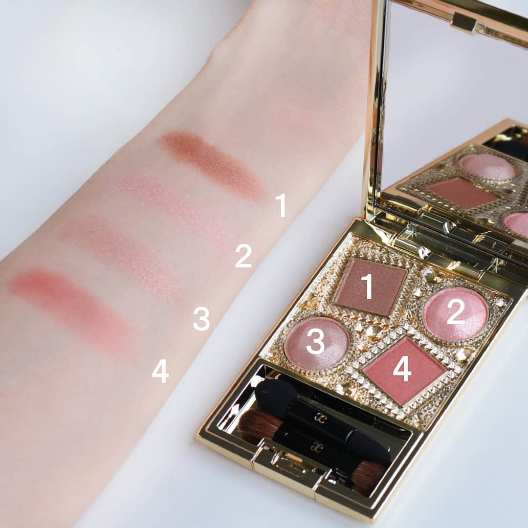 Elégance cosmeticsさんのインスタグラム写真 - (Elégance cosmeticsInstagram)「暖かなカラーで、優しく存在感のある目もとを﻿演出してくれる　#ヌーヴェルアイズ29﻿ ﻿ ブラウンとトレンドのテラコッタオレンジで立体的に仕上げたら、マスカラもブラウン系で合わせて﻿ やわらかく優しげな雰囲気に。﻿ ﻿ Lipは、ぽっと顔色が明るくなるような﻿ 秋冬に映えるピンクカラー、﻿ ルージュシュペルブ101番がおすすめです❤️﻿ ﻿ ﻿ エレガンス ヌーヴェルアイズ⠀29 新2種（全15種）各5,500円（税抜） ﻿ ﻿ エレガンス ルージュ シュペルブ　101（限定色）⠀﻿ 全15色+限定2色 各3,800円（税抜） ﻿ ﻿ ※スウォッチ画像や、動画は2枚目3枚目をご覧ください。 ============= #エレガンス #エレガンスコスメティックス #エレガンスパリ #エレガンスクルーズ #elegancecosmetics #eleganceparis#elegancecruise ﻿ #今がいちばん美しい #beauty #cosmetics #makeup #コスメマニア #デパコス #新作コスメ #新作コスメ2019 #口紅#ルージュシュペルブ #リップ #運命のルージュ #アイメイク #ヌーヴェルアイズ #アイシャドウ #アイカラー #アイカラーパレット #オレンジメイク #ピンクメイク #ラプードル」8月28日 14時07分 - elegance_cosmetics