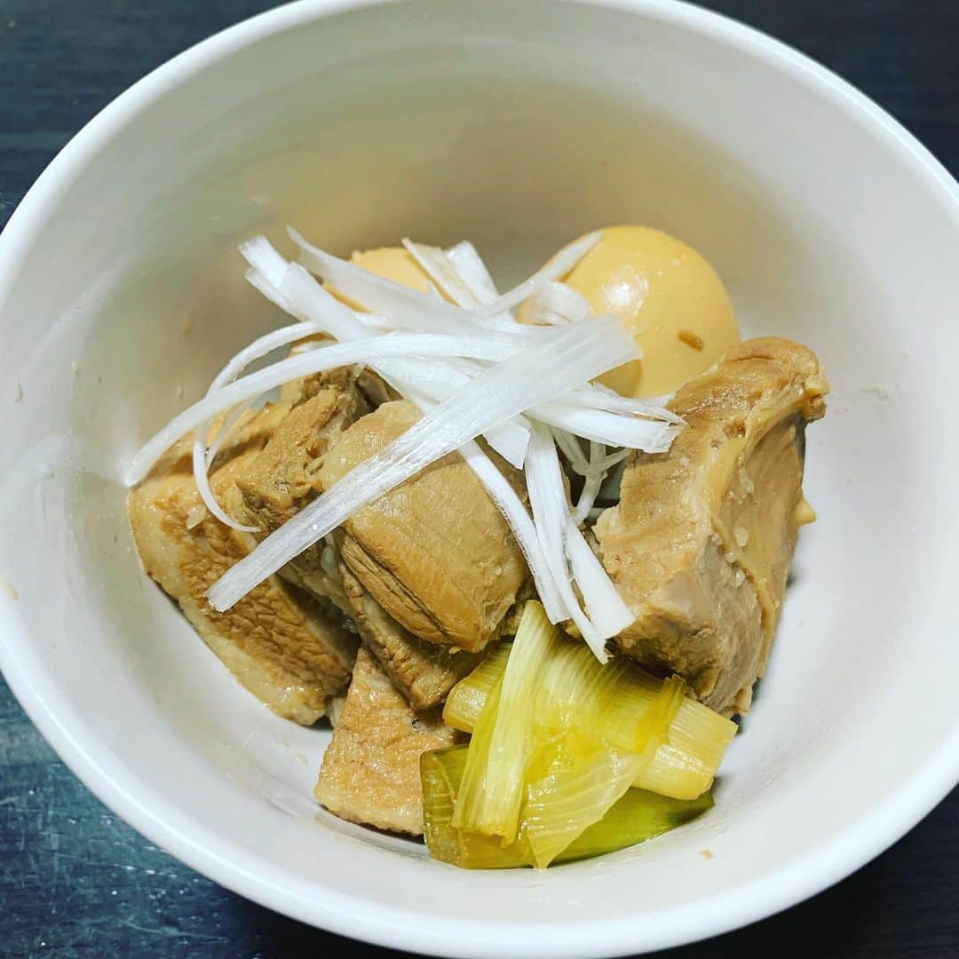 木島隆一さんのインスタグラム写真 - (木島隆一Instagram)「初めて豚さんの角煮作った🐷なんとネギが一番旨かった（笑）」8月28日 14時33分 - kijikiji_kiji_man