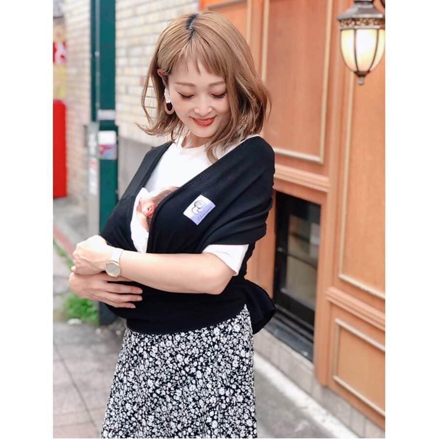 Kikuno Sayumiさんのインスタグラム写真 - (Kikuno SayumiInstagram)「〻baby sling〻 ・ ・ ・ こないだ母乳外来で病院に行ってきた時のpic ・ ・ 使っているのは @pikimama_official の抱っこ紐𓂃 ・ これ、新生児から16㌔まで使えるみたい！ ・ スタイリッシュなデザインでオシャレ🙆‍♀️カラバリやサイズも色々あったよ！ ・ 使わない時でもかさばらなくて荷物にならない所も良い✧* 密着感があってぐっすり寝てくれた◎ ・ ・ ・ #マタニティ #産後 #ママ #赤ちゃん #baby #スリング#抱っこ紐#pikimama#babysling#sling#令和元年ベビー #男の子ママ#授乳コーデ #授乳ファッション#産後コーデ#抱っこ紐コーデ」8月28日 14時46分 - sayumikikuno