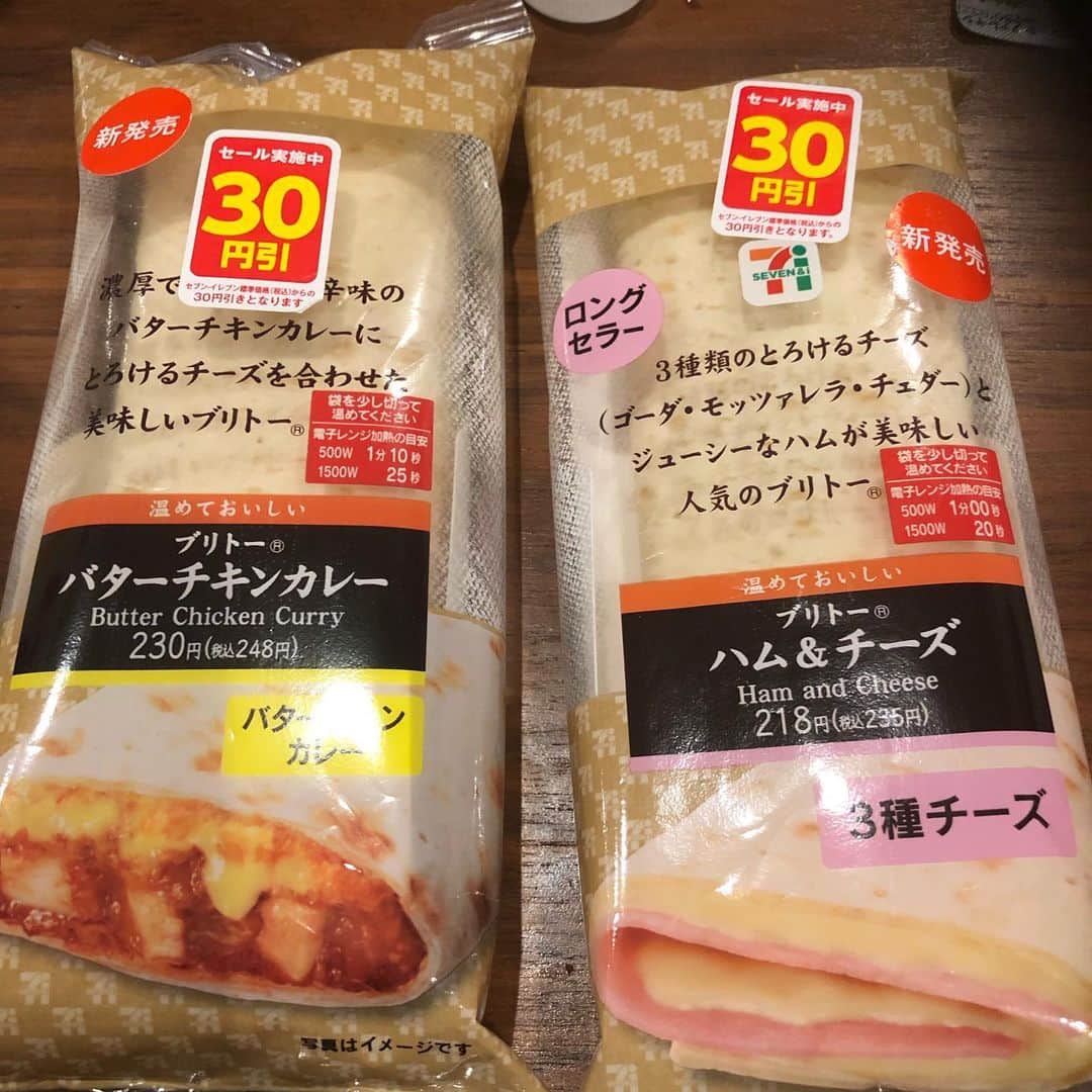 GOSAMARUのインスタグラム：「いま、壊れた装具を直してます！ 2時間かかるのでそれまで何してようかな( 笑 ) 来年からの抱負というか自分自身のやりたいことでも書いてみようかな！  ①アメリカや海外で試合をしベルトを取ってくる！！ ②シングルのベルトを取る！  ③沖縄での認知度(団体含め)をもっともっと上げる！  ④プロレスだけでご飯食べていく！  ⑤観光大使になる！！ ⑥スポンサーさんや僕を大事に応援してくれる人を失望させないようにする。  ⑦琉球ドラゴンの内地遠征増やす！広島、福岡、神奈川辺りに行けたら！  ⑧結婚  やる事沢山だけど夢は叶えることも大事だけど追うことが大事かな！ どれだけ、やれるか分からないけど目標の為に頑張る事は大事だなと！ とりあえず脚を治して頑張ります😉 ブリトーはやっぱりハム＆チーズに限る！」