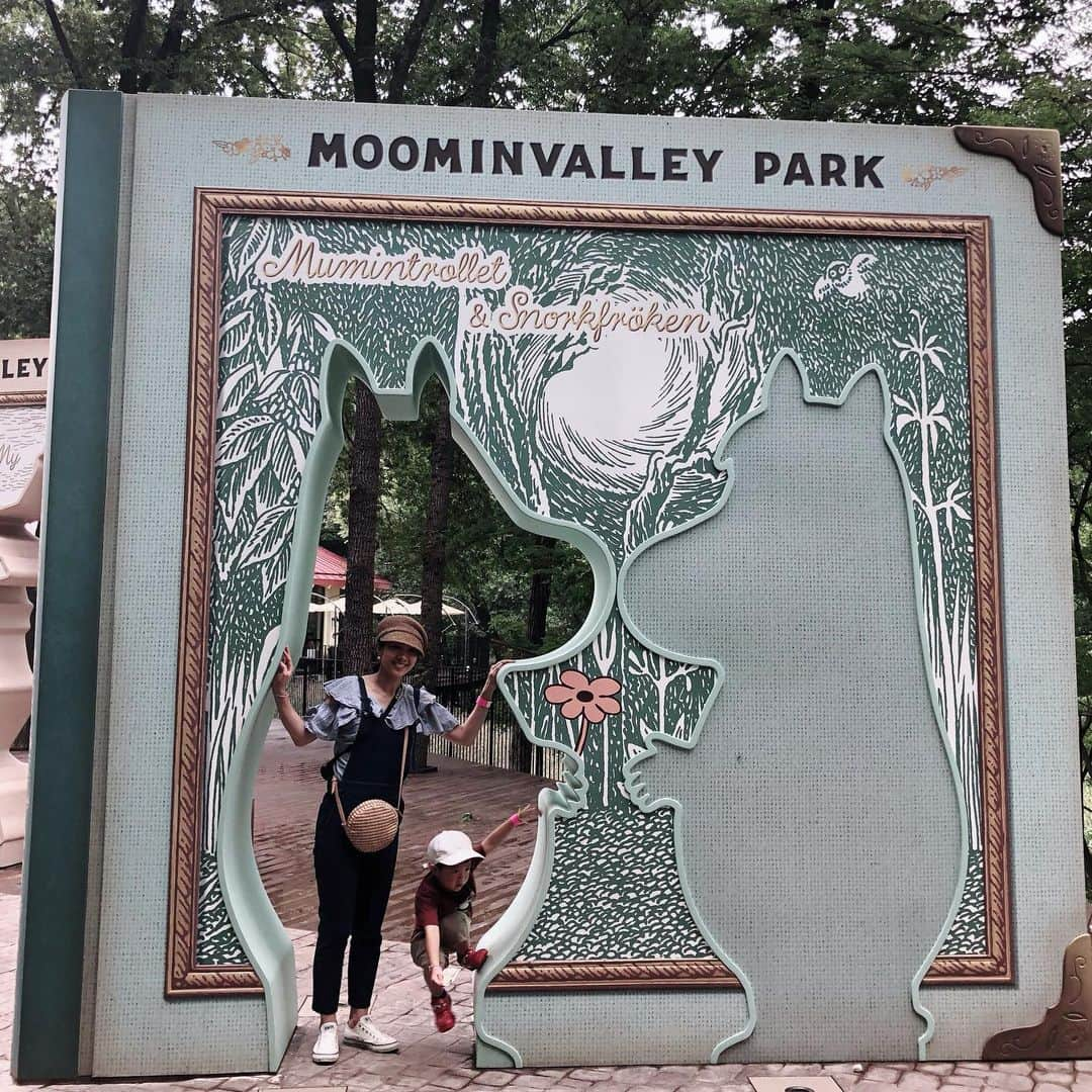 潮田玲子さんのインスタグラム写真 - (潮田玲子Instagram)「@moominvalleypark  世界観が可愛すぎてキュンキュンしました😍💓💓💓 こんなにムーミン好きだったっけ？ってくらいテンション上がりますよ⤴️ #メッツァビレッジ #ムーミンバレーパーク #アスレチック #ジップラインを楽しむ母 #気持ちよかった #またまた遊び倒した」8月28日 15時03分 - reikoshiota_official