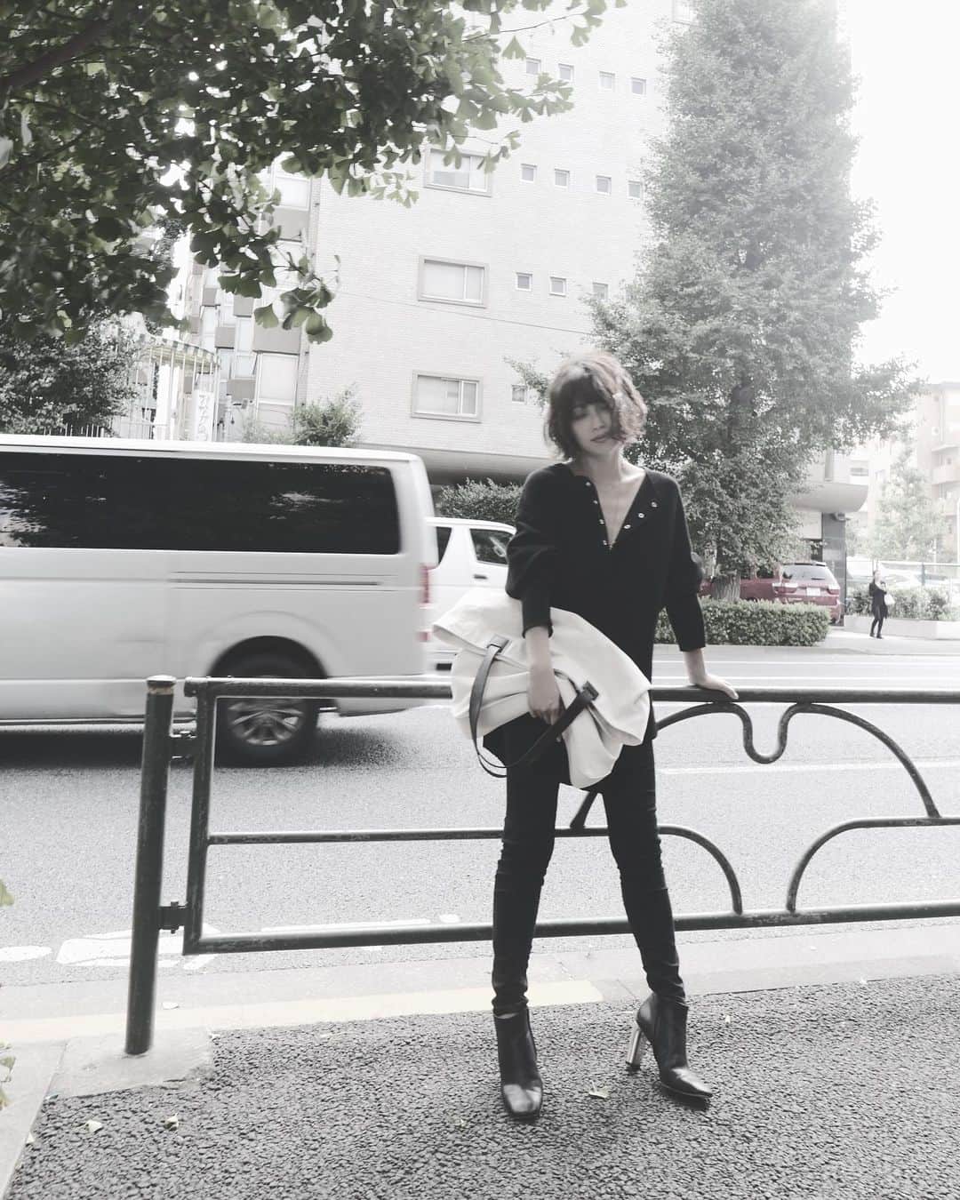 JUNNAのインスタグラム：「🌳 top/#2WAYサーマルロングスリーブトップス  8.29発売 bottom/ #acnestudios boots/ #oldceline bag/  BIGトートバック 発売中 ・ ・ ・ #only #etretokyo #junna👠 #156cm #2019ETREaw #ボッテガベネタ #大人カジュアルコーデ#キャメル#カジュアルコーデ #きれいめカジュアル #大人ボブ #サーマル #秋服#ベージュ#ブラウン#ブラウンコーデ」