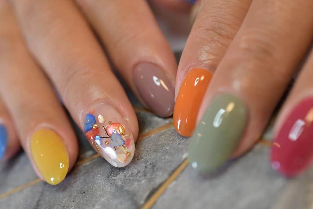 のインスタグラム：「. . 大阪市北区 梅田.中崎町.駅から徒歩7分🚶‍♀️ CADENAS nail eyelash  マツエクアカウント @cadenaseyelash LINE:@ cadenas 🆔検索🙋‍♀️ tel:06-4792-8617. cadenas.nail@gmail.com. . #ネイル #ジェルアート #大人かわいい #梅田ネイル #堂山町 #大人ネイル #個性派ネイル #クリアネイル #ジェルネイル #nail #notd #ニュアンスネイル #instanail #ワンカラー #夏ネイル  #ネイルデザイン #ongels #美甲 #osaka  #ジェルデザイン #cadenas #指甲 #spring #Insatnails #fashion #シアーネイル #うる艷ネイル #トレンドネイル  #カーキネイル #シェルネイル」