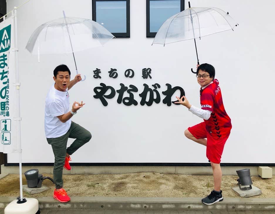 逸見太郎のインスタグラム：「W太郎の値切りさんぽ☁️☔️ #伊達市#梁川#まちの駅やながわ#肉ゴロッとおにぎり#2019年#お弁当お惣菜大賞#おにぎり部門#最優秀賞#受賞 #ピンボケたろう#太郎#ヨジデス #kfb  生放送 このあと15:55〜 お楽しみに🤘」