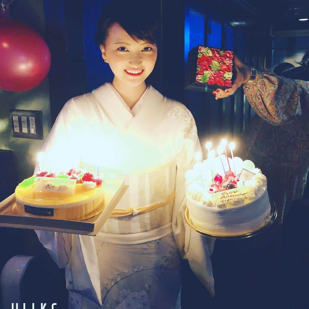 鎌田ひかりさんのインスタグラム写真 - (鎌田ひかりInstagram)「誕生日のお言葉みなさんありがとう❤️🥰 歌も演技もBAR経営も結婚相談所も 全力でまだまだ頑張りまーす！ あ、結婚相談所の事業も始めました💑（笑） え？ひかり結婚してないのに？ ってみんなに爆笑されてますw 人と人を繋げてみんなが幸せになるお手伝いをしたいのです😌 詳しくは、また後日💍」8月28日 15時31分 - kamata.hikari