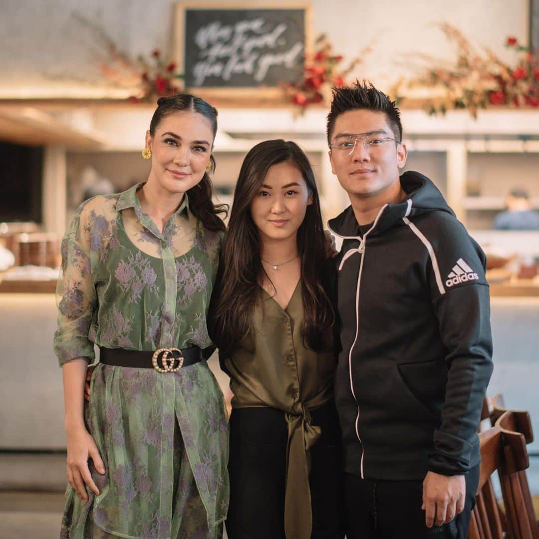 ルナ・マヤさんのインスタグラム写真 - (ルナ・マヤInstagram)「Thank you for coming dear friends 💚🥳 #birthday #august #26 #latepost✌」8月28日 16時07分 - lunamaya