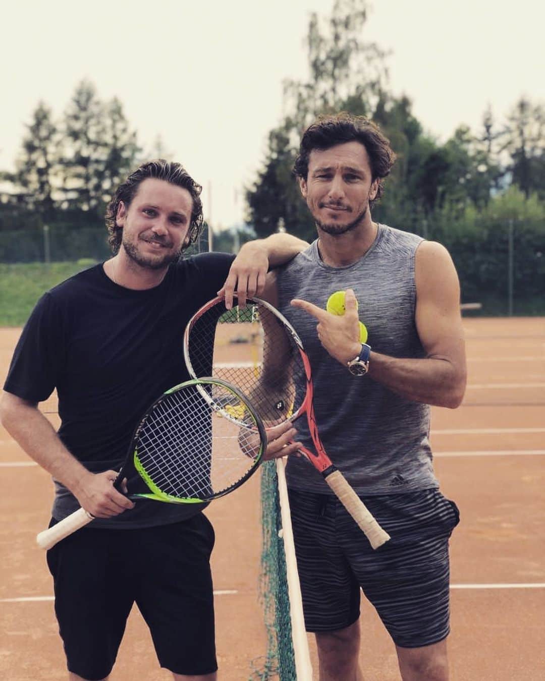 Bastian Bakerさんのインスタグラム写真 - (Bastian BakerInstagram)「Here is the only point I won against @picomonaco yesterday, enjoy watching this masterpiece 😂😂 so nice to play with this great guy!! #cransmontana #tennis #pico #omega #friend #slice #bakerbackhand」8月28日 16時01分 - bastianbaker