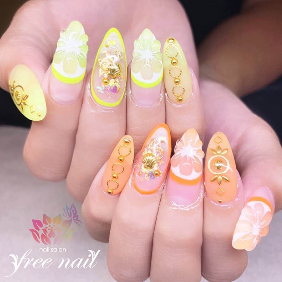 free nail フリーネイルのインスタグラム：「. お客様ネイル💅🏻🌴✨ . フルーツネイル🍋🍊✨ . ぷっくり果実がジューシーな夏ネイル🌞✨ . スワイプして動画も見てね☝︎⇨🎬✨ . ご来店ありがとうございました🙇🏻‍♀️🙇🏻‍♀️🙇🏻‍♀️💗 . #ネイル #フリーネイル #ネイルアート #ジェルネイル #ネイルサロン #大阪ネイルサロン #ネイルデザイン #ネイルチェンジ #サマーネイル #派手ネイル #フルーツネイル #3dネイル #ネオンネイル #ネオンカラーネイル #オレンジネイル #イエローネイル #デザインネイル #トレンドネイル #人気ネイル #ロングネイル #夏ネイル #美甲 #日式美甲 #summernails #nailsart #nailsalon #nailsdid #newnails #newnail #freenail」