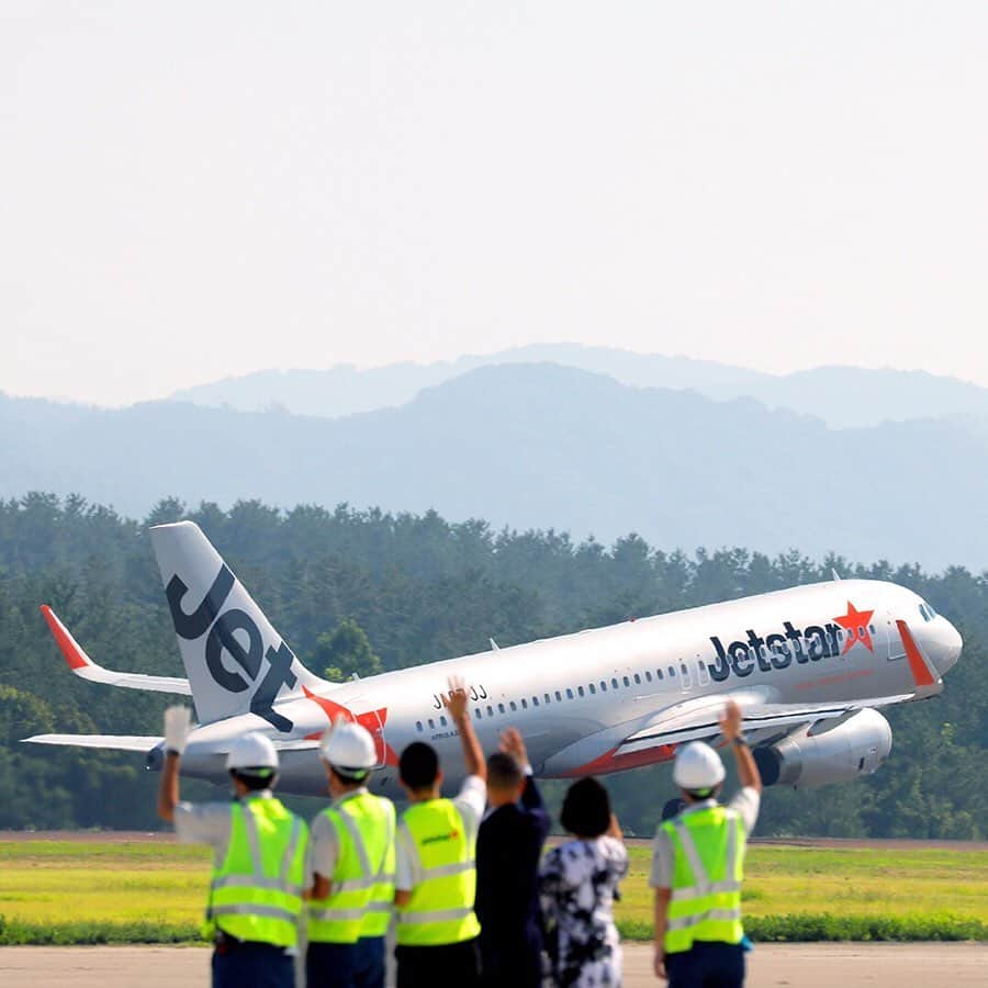 ジェットスター航空さんのインスタグラム写真 - (ジェットスター航空Instagram)「#夕日 を眺めながら #温泉 が楽しめる #湯野浜温泉 「#游水亭いさごや」♨️ 旅の疲れが癒されまスター😊✨ #e旅ブック庄内編 は今日でおしまい✈️ 庄内グルメやおすすめスポットなど、楽しんでいただけまスター？ ・ ✈️東京(成田)～庄内片道 ¥4,490〜 ・ #ジェットスター　#jetstar_japan　#jetstar #etabibook　#e旅ブック庄内編 #山形　#庄内　#やまがた　#山形旅行　#yamagata #庄内旅行　#庄内空港　#yamagatagram　#山形カメラ部 #日本　#Japan　#旅　#旅行　#Travel #LCC　#LCC女子旅　#旅したくなるフォト #旅行好きな人と繋がりたい ・ *運賃はエコノミークラス「Starter」。支払手数料、空港使用料等が別途必要です。受託手荷物の料金は含まれません。諸条件が適用されます。」8月28日 17時00分 - jetstar_japan