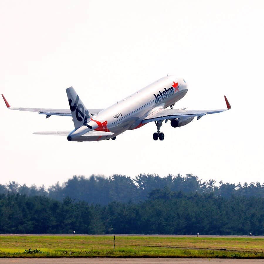 ジェットスター航空さんのインスタグラム写真 - (ジェットスター航空Instagram)「#夕日 を眺めながら #温泉 が楽しめる #湯野浜温泉 「#游水亭いさごや」♨️ 旅の疲れが癒されまスター😊✨ #e旅ブック庄内編 は今日でおしまい✈️ 庄内グルメやおすすめスポットなど、楽しんでいただけまスター？ ・ ✈️東京(成田)～庄内片道 ¥4,490〜 ・ #ジェットスター　#jetstar_japan　#jetstar #etabibook　#e旅ブック庄内編 #山形　#庄内　#やまがた　#山形旅行　#yamagata #庄内旅行　#庄内空港　#yamagatagram　#山形カメラ部 #日本　#Japan　#旅　#旅行　#Travel #LCC　#LCC女子旅　#旅したくなるフォト #旅行好きな人と繋がりたい ・ *運賃はエコノミークラス「Starter」。支払手数料、空港使用料等が別途必要です。受託手荷物の料金は含まれません。諸条件が適用されます。」8月28日 17時00分 - jetstar_japan