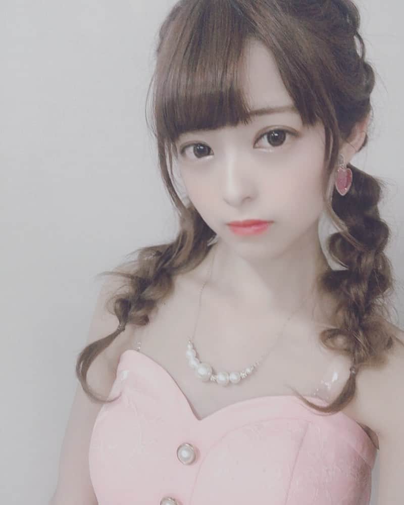 のインスタグラム：「今回は @takahiro5620 さんにセット💓 四つ編み🐰✨✨✨ ふわふわゆるふわ系女子って感じ(๑˃̵ᴗ˂̵)و  #ヘアアレンジ #四つ編み #四つ編みおさげ」