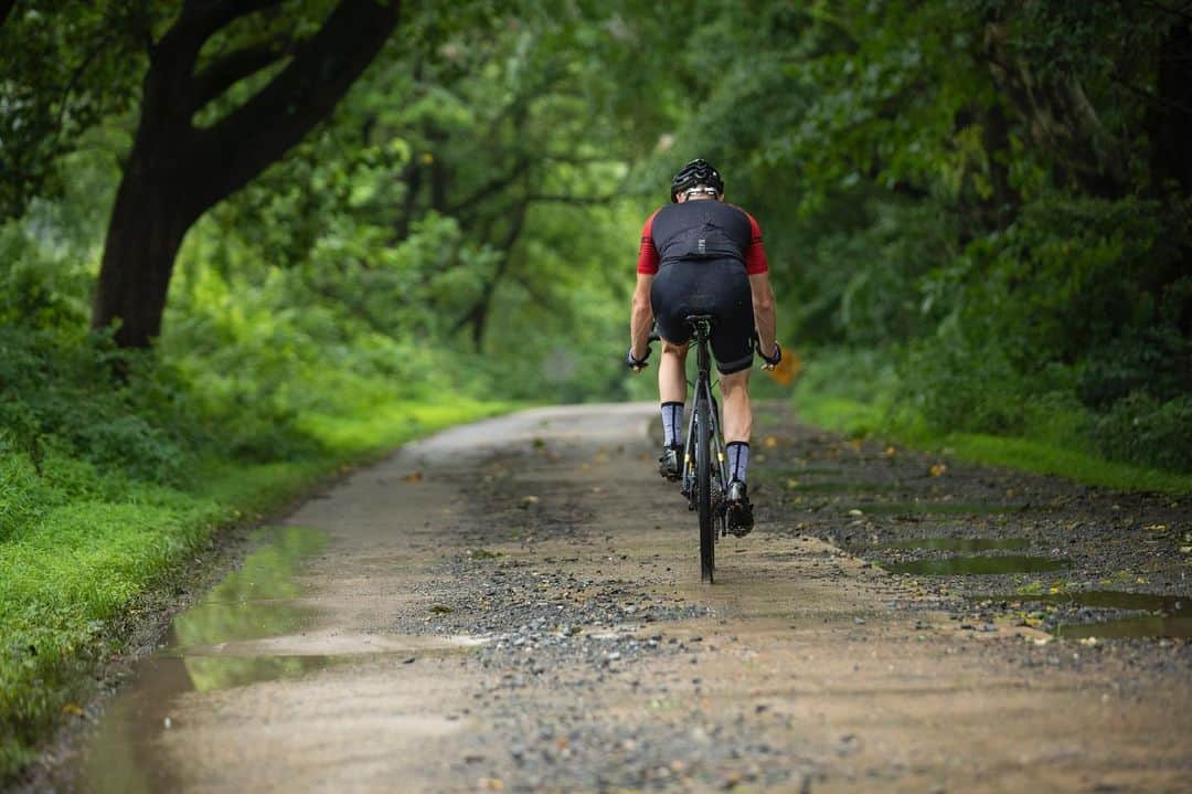 Fuji Bikesさんのインスタグラム写真 - (Fuji BikesInstagram)「“One bike can’t do it all” - said the person who never rode a Fuji Jari. ⁣ ⁣ ⁣ Discover more on the Fuji Jari.⁣ ⁣ ⁣ ⁣ ⁣ ⁣ ⁣ ⁣ ⁣ #fujibikes #fujijari #morefunonafuji #120yearsbetter #conqueryourmountain #gravel ⁣」8月29日 3時48分 - fujibikes