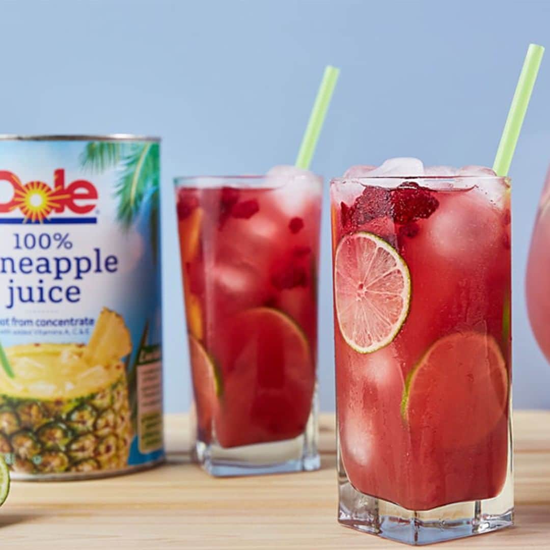 Dole Packaged Foods（ドール）さんのインスタグラム写真 - (Dole Packaged Foods（ドール）Instagram)「Tonight’s happy hour deserves an impromptu cocktail made from Dole Pineapple Juice. Always Summer Punch will have you feeling like a mixologist with the best punch under the sun.」8月29日 2時30分 - dolesunshine