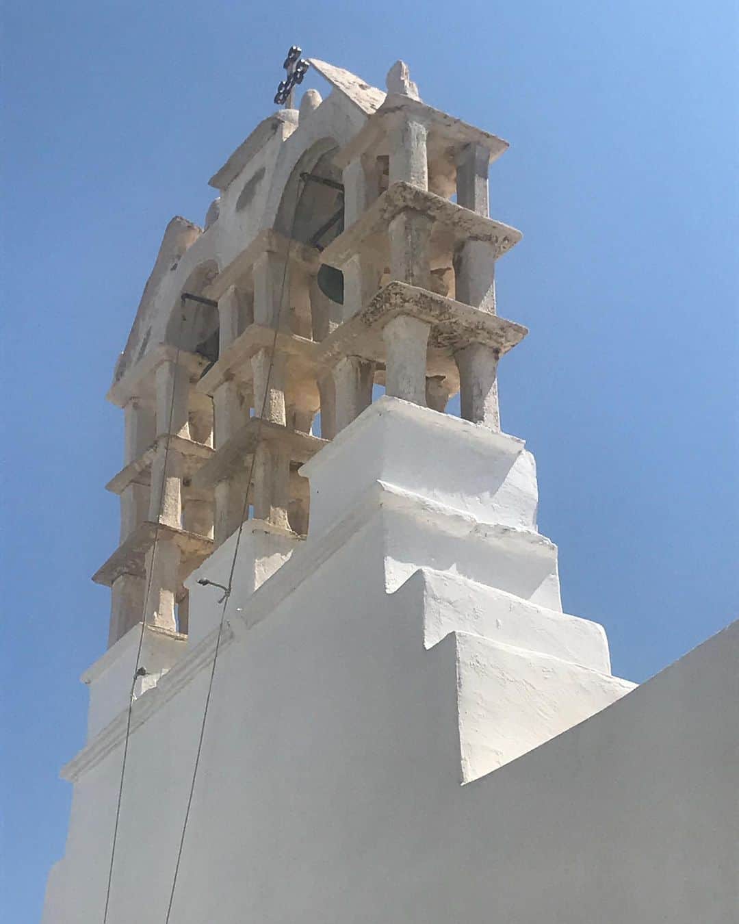 アレクシマビーユのインスタグラム：「Paros chapel @alexismabille #alexismabille #paros #parosisland #chapel #beauty #clocher #white #blue #architecture #clocher #chapelle #greece #greek」