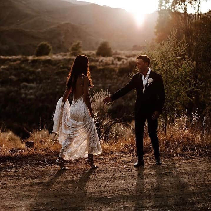 Galia Lahavさんのインスタグラム写真 - (Galia LahavInstagram)「So bright and white | The beautiful #Luca gown brings out the best version of yourself #GLCouture 📷 @ayeh.kphotography @mischadurrantphotography」8月29日 2時57分 - galialahav