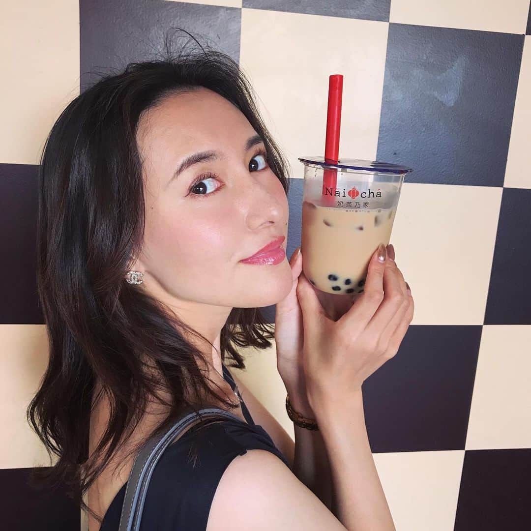 松本リコのインスタグラム：「・ ・ ・ ・ タピオカは原価を知ってても 飲んじゃうな(*´∀｀) ・ ・ ・ #タピオカ #イクスピアリ #japanesegirl #japangirl  #japanesemodel #japanmodel #yahoo #お洒落 #インスタグラマー  #インフルエンサー #撮影 #ハーフ顔 #ハーフモデル #fashion #通販モデル #ファッション #楽天 #通販」