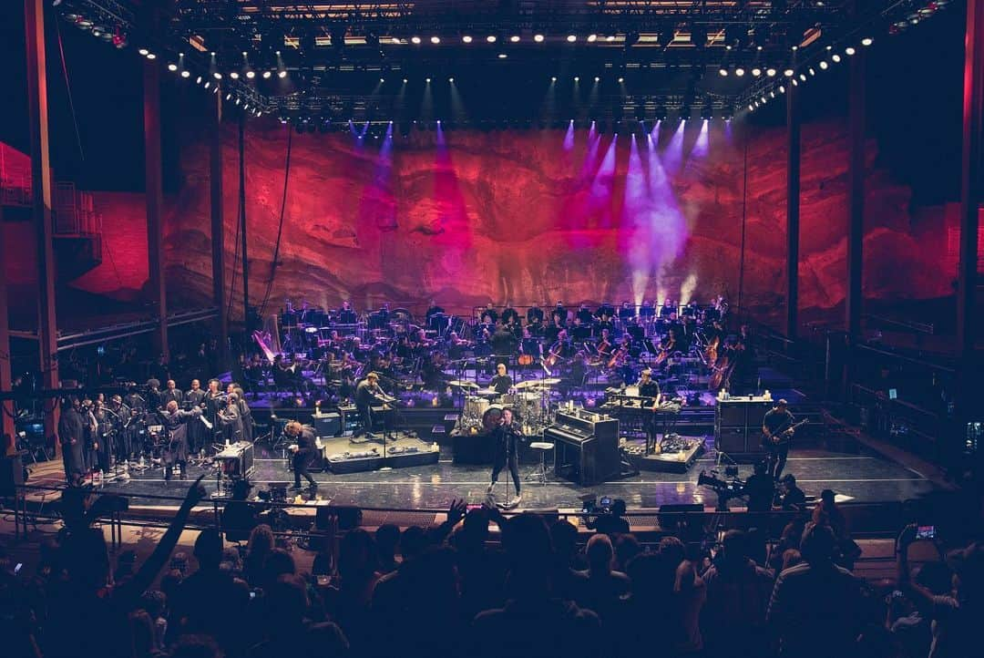 OneRepublicさんのインスタグラム写真 - (OneRepublicInstagram)「A second absolutely incredible night at Red Rocks. No words. Thank you to everyone involved in this. 🙏 #1rredrocks」8月29日 3時05分 - onerepublic