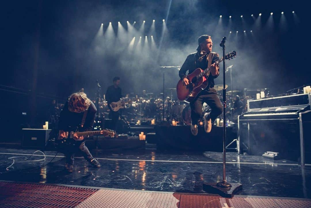 OneRepublicさんのインスタグラム写真 - (OneRepublicInstagram)「A second absolutely incredible night at Red Rocks. No words. Thank you to everyone involved in this. 🙏 #1rredrocks」8月29日 3時05分 - onerepublic