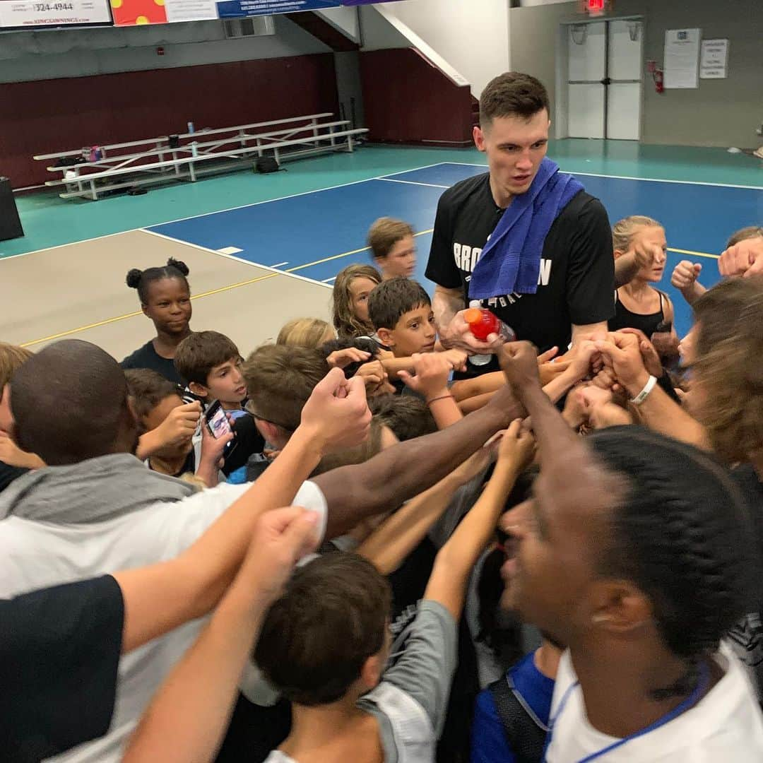 Brooklyn Netsさんのインスタグラム写真 - (Brooklyn NetsInstagram)「@rodionskurucs making memories at today’s Brooklyn Nets Basketball Academy Camp! 😁」8月29日 3時30分 - brooklynnets