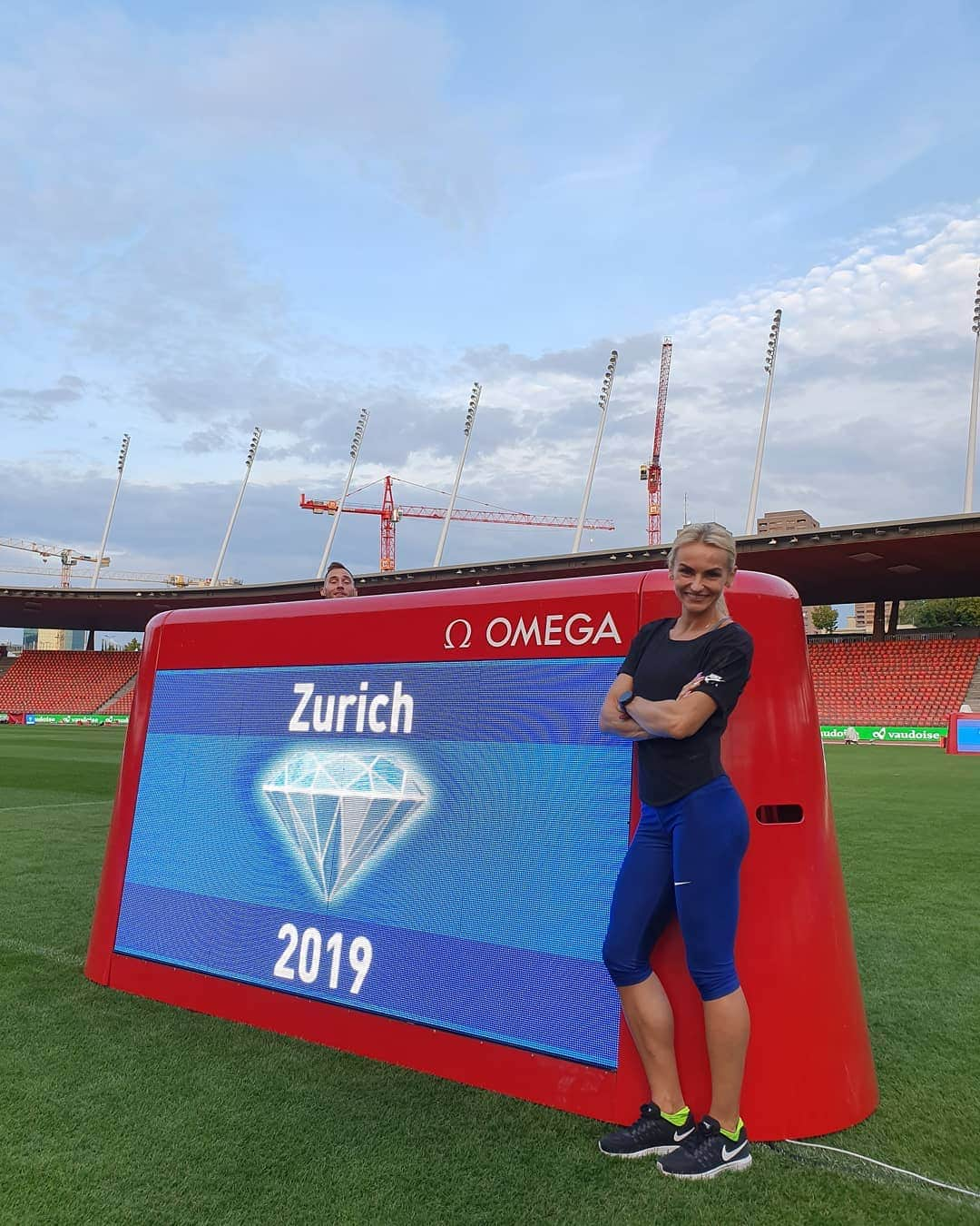 ユスティナ・シュエンテさんのインスタグラム写真 - (ユスティナ・シュエンテInstagram)「Where's Wally?? 🤔😄 Tomorrow it's time for the Diamond League Final in Zurich 💎💙💥 @weltklassezurich @pkn.orlen @orlenteam_official @stadionslaski.pl @nike @toyotaczajka @artimexcentrumzdrowiaiurody @sonkodbajosiebie @healthypeoplepl @raciborz.me #euvic #azsawfkatowice  #dreamscometrue #DLFinal」8月29日 3時33分 - justyna.swiety.ersetic