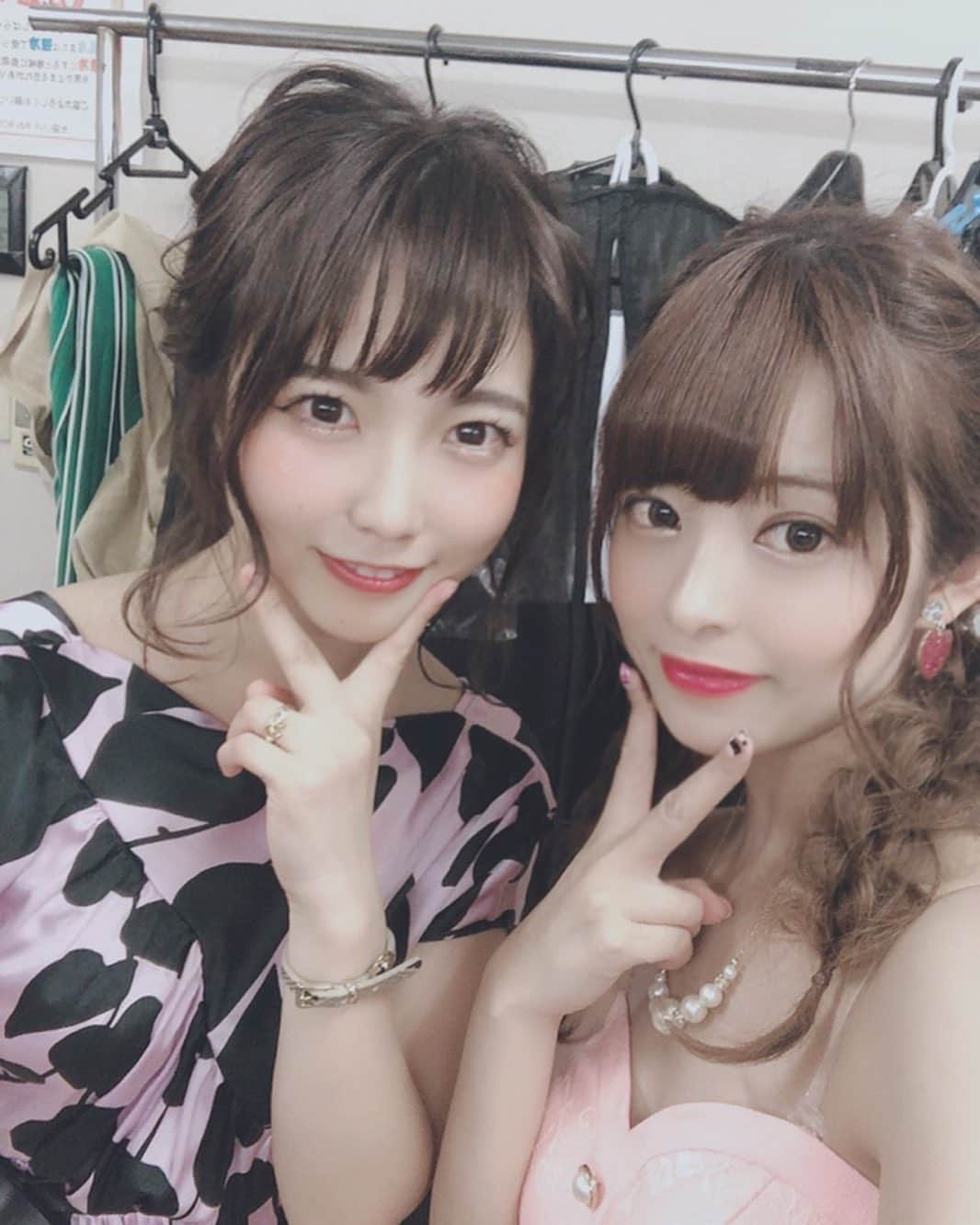 のインスタグラム：「楽演祭ありがとうございます💓  戸田真琴さんと自由かなでさんとパシャリ🐰✨ とても皆さんキラキラ😊❣️ そして たくさんたくさん ありがとうございます🌸🌸🌸 感謝‼️ #楽演祭 #初 #happy #ありがとうございます #💓」