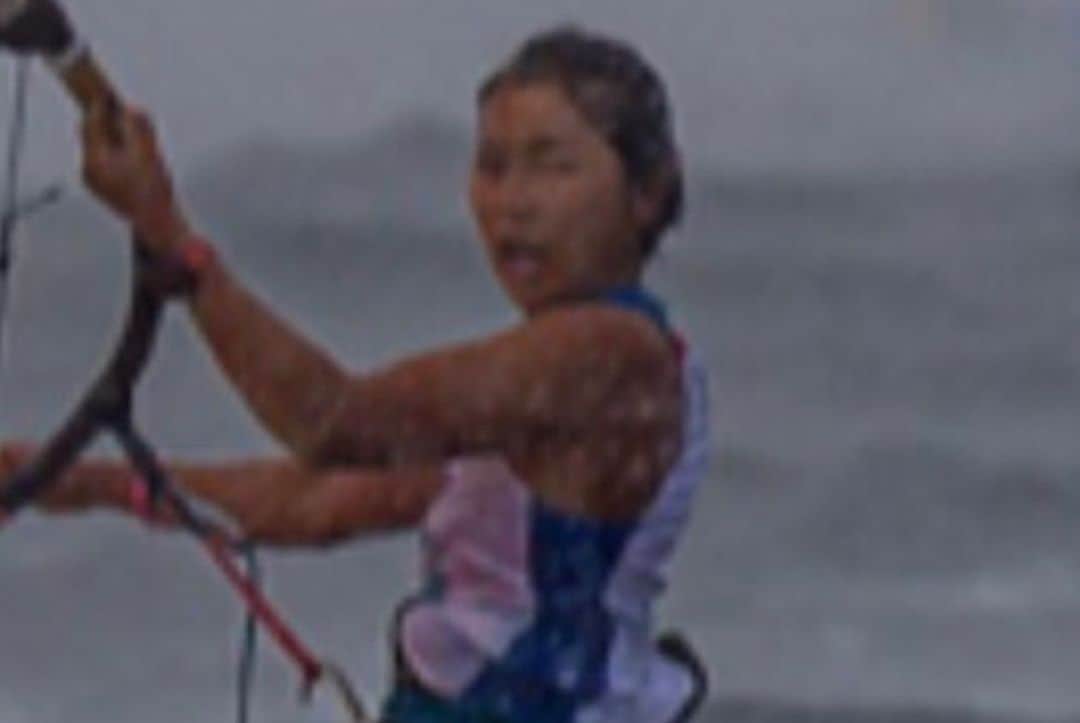 新嶋莉奈さんのインスタグラム写真 - (新嶋莉奈Instagram)「威勢良く出艇し、いいスタートを切ったものの、大雨強風にぶちのめされ、フィニッシュする頃にはこんな顔になってしまったWorld Cup day2 のハイライトです。」8月28日 19時16分 - rina_niijima
