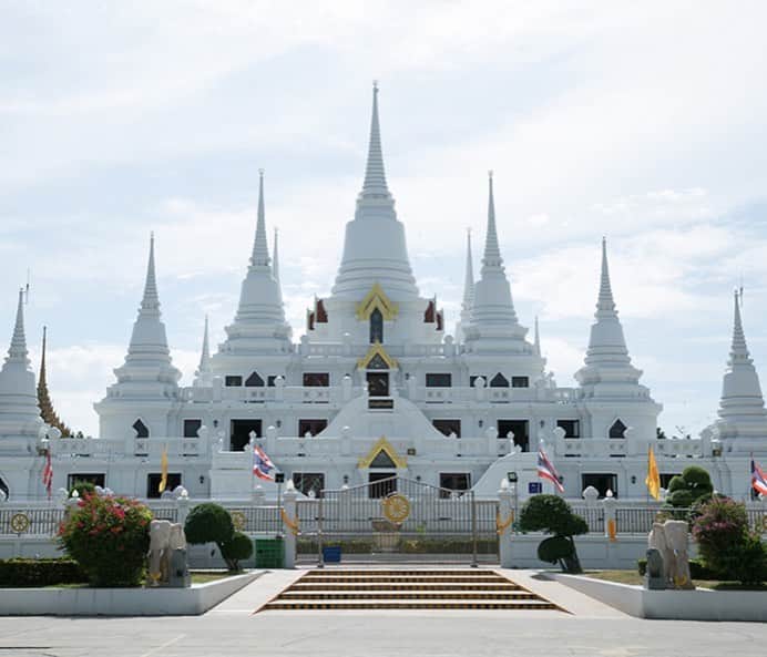 タイ国政府観光庁さんのインスタグラム写真 - (タイ国政府観光庁Instagram)「本日より、タイ・グルメトリップ特集の第六弾「バンコクを拠点に食巡りと寺院巡りを楽しむ旅」を公開しました💁🏻‍♀️✨﻿ ﻿ バンコクの最旬スポットはもちろん、バンコクのお隣、サムットプラーカーン県やチャチューンサオ県で楽しんだワンデートリップもご紹介しています🚗💕﻿ ﻿ 各地のグルメスポット巡りに加えて人気の寺院巡りも合わせて満喫した、4泊6日のモデルコースを是非チェックしてみて😊👍﻿ ﻿ 🔗特集記事はプロフィールのリンクから @AmazingThailandJP﻿ ﻿ #タイ #バンコク #サムットプラーカーン #チャチューンサオ #タイ料理  #タイ料理大好き  #食べるの大好き #食べるの好きな人と繋がりたい #食べ旅 #グルメ旅行 #こんなタイ知らなかった #タイを知りつくす #タイ旅行 #旅好きな人と繋がりたい #旅行好きな人と繋がりたい #海外旅行 #thailand #bangkok #samutprakan #chachoengsao#thaifood #thaifoodstagram #thaifoodie #amazingthailand #thailandtravel #thailandtrip #thai #thaistagram #lovethailand」8月28日 19時28分 - amazingthailandjp