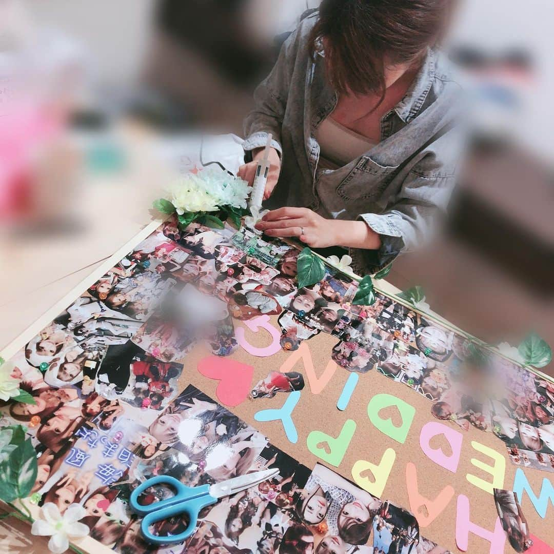 雛姫愛さんのインスタグラム写真 - (雛姫愛Instagram)「5月の思い出♡  表参道でストロベリーホリック♡ 愛しの親友の息子ちゃんと♡ れんの結婚式の余興の準備の為みうとれんの地元へ♡ 元ジェントル同い年組のみかの結婚式♡ 人生最大の二日酔いになったときの😩 れんの結婚式にサプライズで渡したコルクボードの準備♡  #表参道 #strawberry #holic #strawberryholic  #gentlemansclub #cocalero #champagne #armand #surprise」8月28日 19時29分 - mana_hinaki