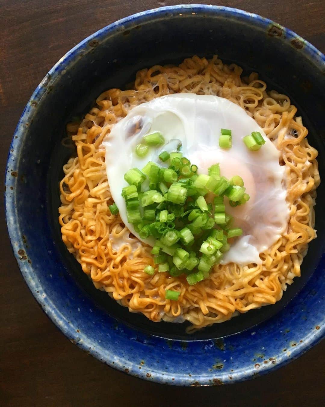 長島涼平のインスタグラム：「チキンラーメンは至高のおやつ  #チキンラーメン #至高 #正直に言います #ブタメンと #同じ味しませんか」