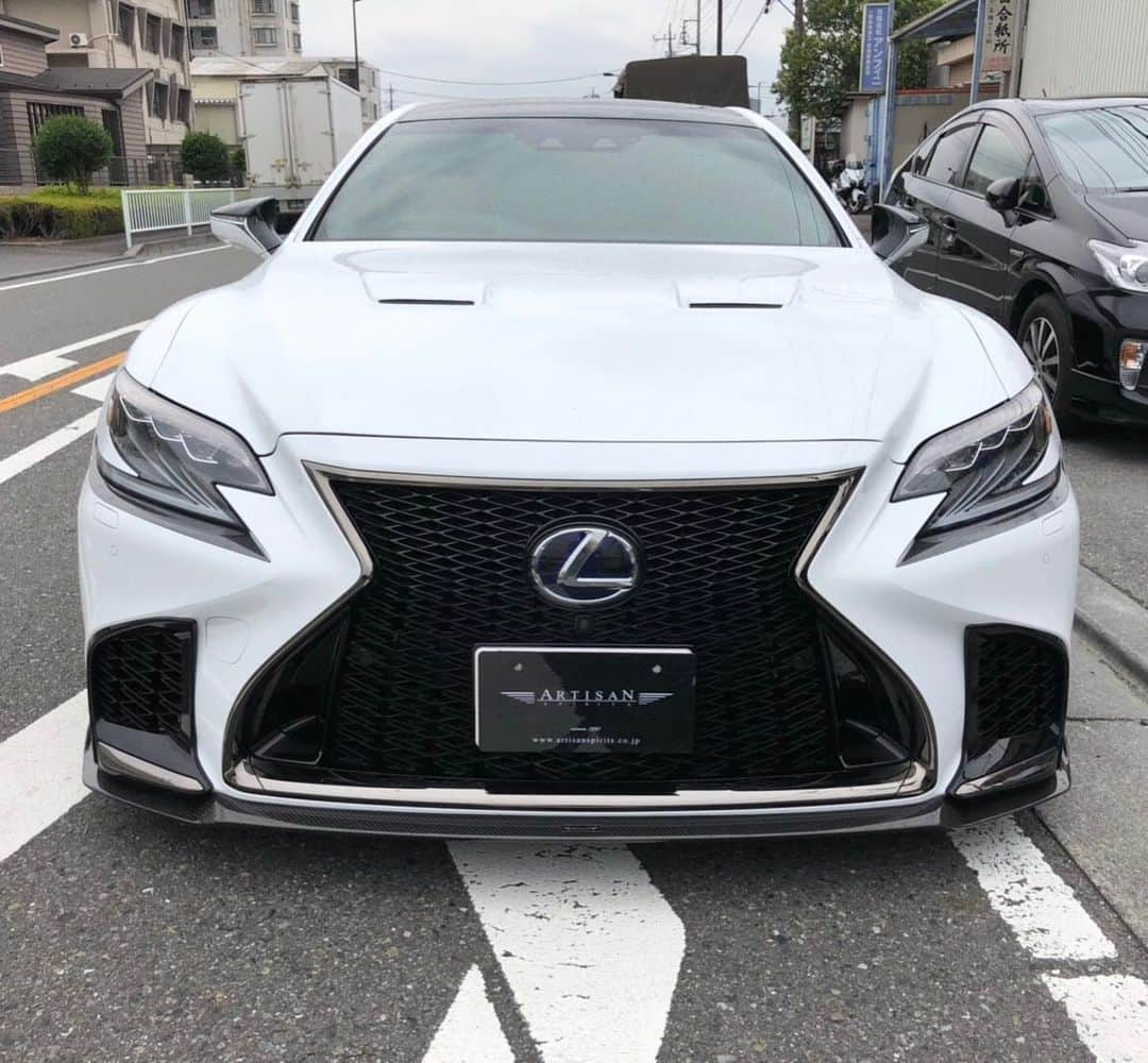 Spirits Artisanさんのインスタグラム写真 - (Spirits ArtisanInstagram)「Lexus LS500 produced by @lexustuned  tuned by @evasivemotorsports  Artisan spirits/// Sportsline blacklabel www.artisanspirits.co.jp #sema2018 #lxstnd #lexustuned #lexususa #evasivemotorsports #workwheeljapan #lexusls500 #brembo #artisanspirits #ravspecjdm #butlertire #jworksunlimited #premierautowerkz #suvproject #kanooperformance #car_life_staff #technicalmate #nigeljdmparts #トラウム #車庫小舗」8月28日 19時23分 - artisan_spirits