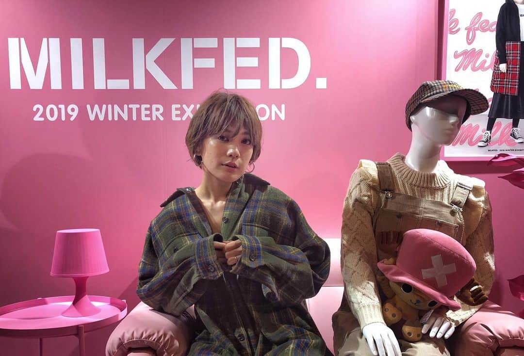 石川瑠利子のインスタグラム：「. . @milkfedjp 2019 WINTER EXHIBITION🌟🌟🌟 気になったビッグシャツブルゾンを着てみた🐥💕 . . #milkfed #fashion #fallwinter2019」