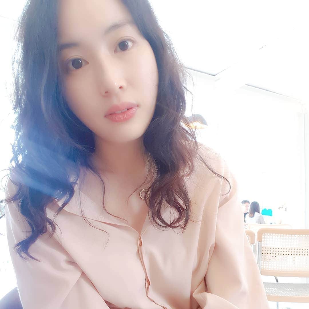 チョン・ダへのインスタグラム：「오랜만에 요리수업🤗 미국에서 계속 밥해먹으며 배움이 헛되지 않음을 온몸으로 느끼고 돌아왔네요ㅋㅋㅋ 그래도 역시 내가 한 음식보다  선생님께서 만든 음식이 훨씬 맛나요👍 #요리수업 #요리하는여자🙈」